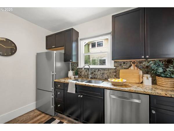 $2,465 / 2br - 1754ft2 - North Tabor, PDX Area 2BR, FP, H/W Flrs, Near 60th MAX & Providence MC (Portland North Tabor)63831608475393120