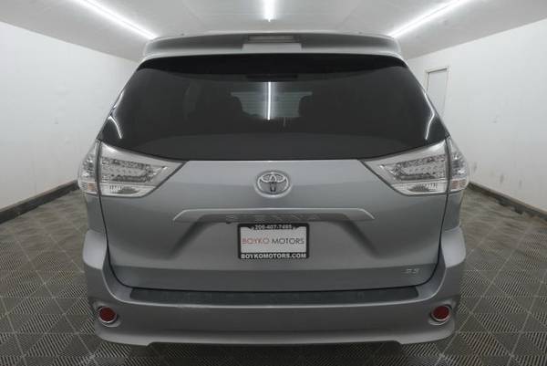 *2017* *Toyota* *Sienna* *SE Premium Minivan 4D* - $24,995 (_Toyota_ _Sienna_ _Van_)63442321895427124
