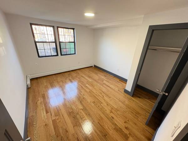 $5,650 / 6br - Newly Renovated 6 Bedroom, 3 Full Bath Duplex with 2 Living Rooms & Private Yard (Ocean Hill)63809019282947123