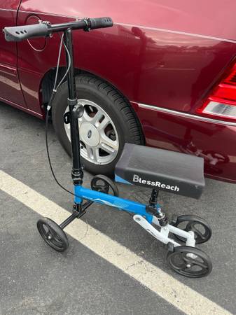 Blessreach Adjustable Knee Scooter 1