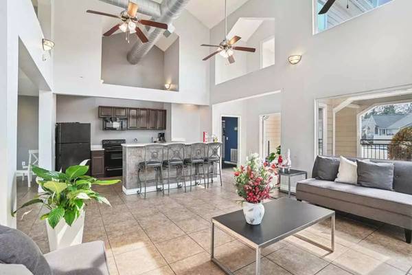 $1,405 / 2br - 882ft2 - In the heart of the action! 2 bed, 2 bath. Don't miss out! (Charlotte)63925205346051124