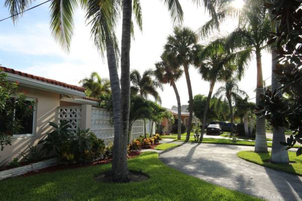 SUN COVE SPACIOUS FAMILY-FRIENDLY WATERFRONT HOUSE!!! 1