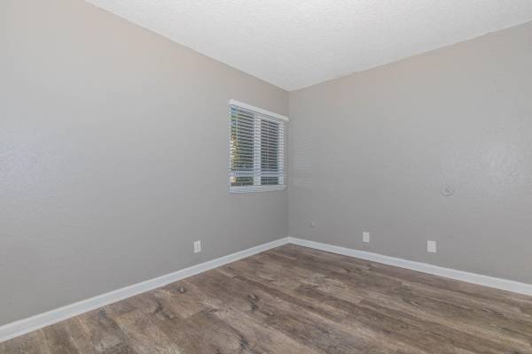 $2,570 / 2br - 812ft2 - Mirrored Closet Doors, Vertical Blinds, 2/bd (3760 North Way, Oceanside, CA)63819205262081121