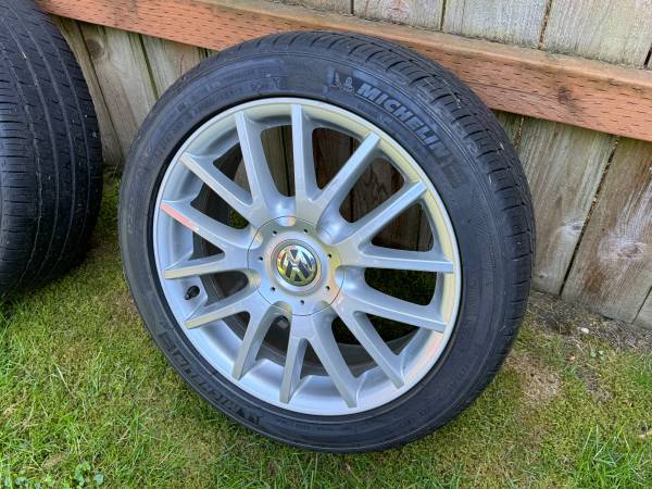 Juego de 4 llantas VW ClassiX/SevenX de 17" con neumáticos Michelin - $650 (Northgate)63471357591811120
