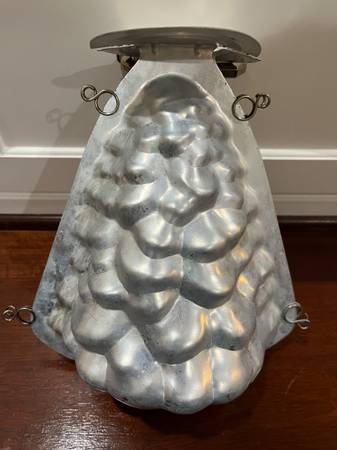 Wilton 3D Standing Christmas Tree 1