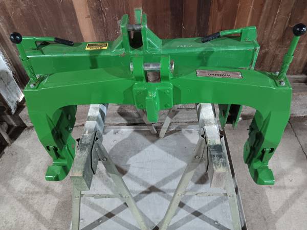 John Deere Category II quick hitches 1