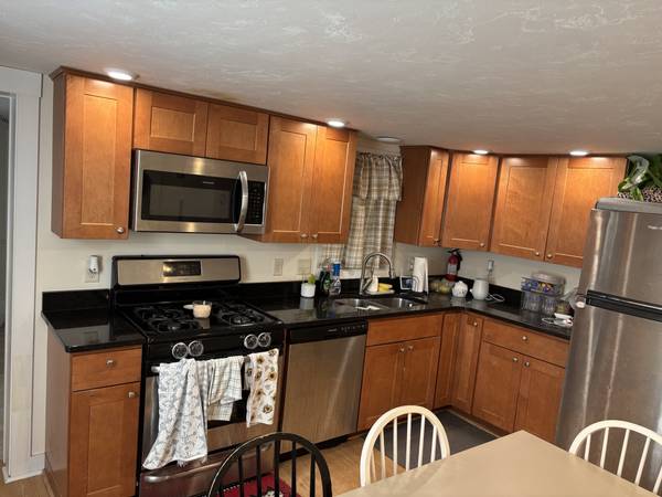$2,200 / 2br - 1035ft2 - Apartamento moderno de 2 habitaciones – ¡Excelente ubicación! Disponible 1 de diciembre. (Marlborough)63871206945539124