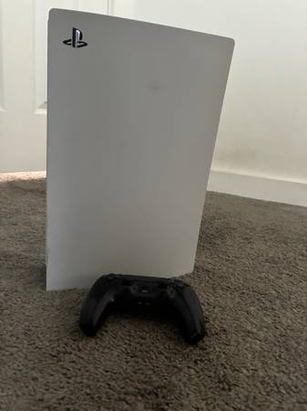 Digital PS5 Console w/ PS5 Controller 1