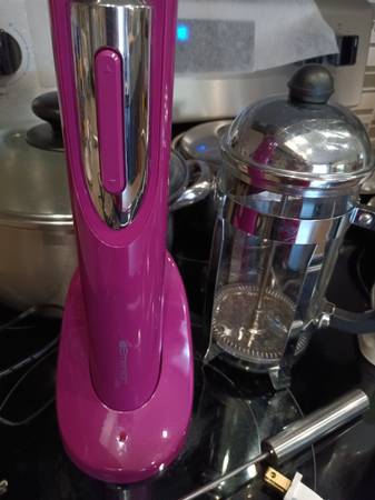 3 Electrodomésticos pequeños: Tetera/Cafetera, Licuadora pequeña, Sacacorchos eléctrico - $25 (san mateo)63439901011329121