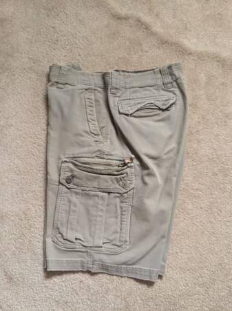 Gap size 34 Cargo Shorts 1