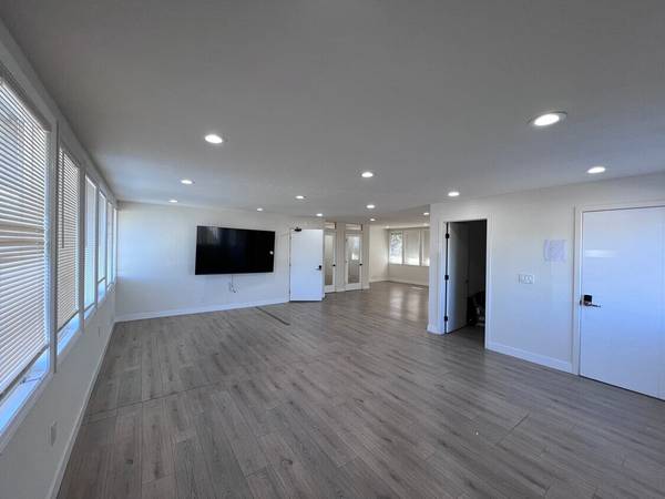 $800 / 300ft2 - OFFICE FOR LEASE IN SAN JOSE- CO-WORKING SPACE (san jose west)64049801235715121