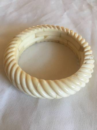 Hand made bangle bracelet from 🍖 bone 1