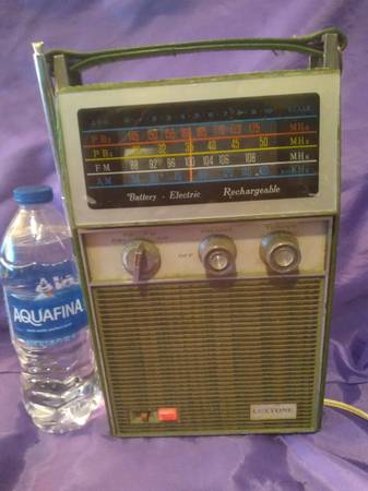 Luxtone Vintage working portable 1960's Radio 1