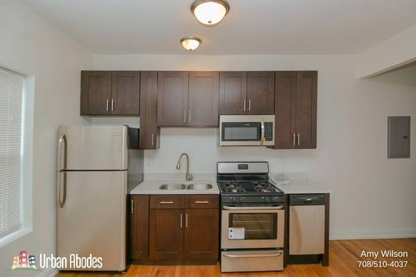 $1,330 / 1br - 700ft2 - Dramatic 1 Bedroom, 1 Bath in Portage Park, Available: Now (Portage Park)63918413901058120