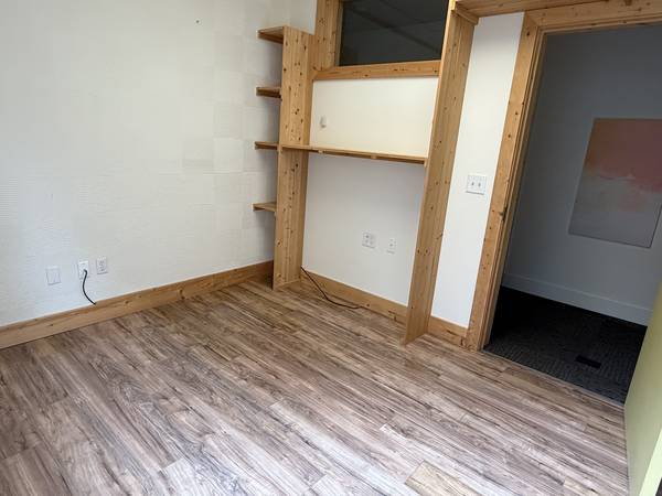 $595 / 225ft2 - Espacios de oficina con servicios completos | 8911 Lakewood Dr, Windsor CA | (healdsburg / windsor)63686121771137121