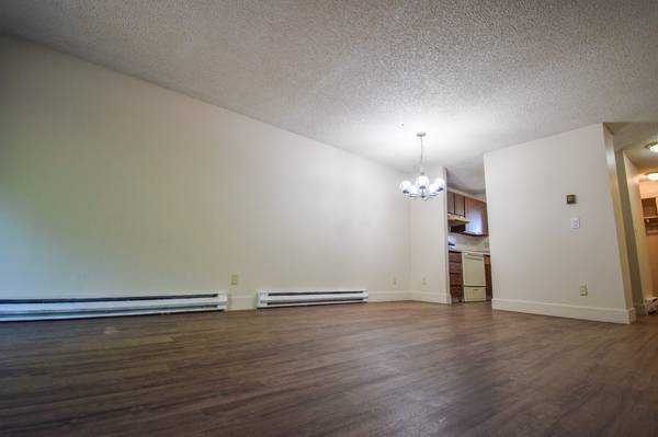 $1,995 / 3br - 1000ft2 - Great 3 Bedroom with Garage in 4-plex! A/C and Garage! (NW Portland/Rock Creek)63956643512194123