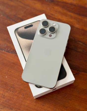 【Liora_K_0101】 iPhone15pro シルバー 256GB iPhone 15 Pro 256GB (unlocked) - cell phones - by owner
