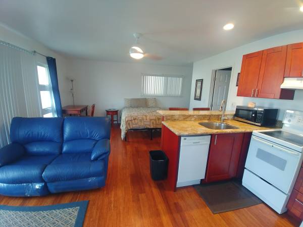 $2,000 / 400ft2 - Large Attached Studio Ohana - Clean & Private (Kihei) (Kihei)63939390168835120