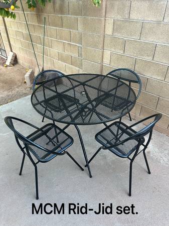 Patio set. MCM. Table and chairs. Nice condition. Mid Century Modern. 1