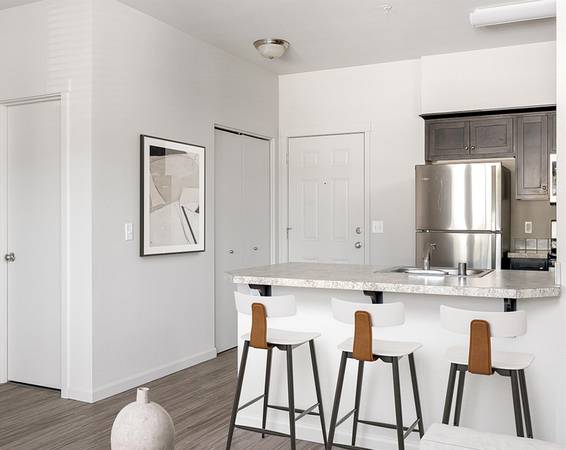 $2,400 / 3br - MOVE IN- Only $1000 DEP & 1 FREE MONTH! - Transom Windows, Pets OK (Vancouver)64039222325378124