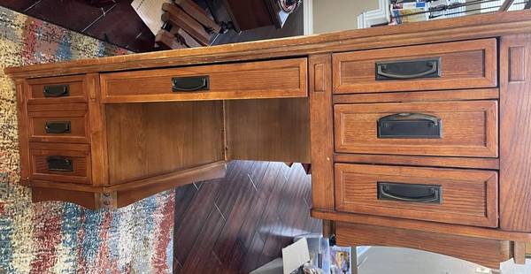 FREE - Large Wooden Desk with drawers