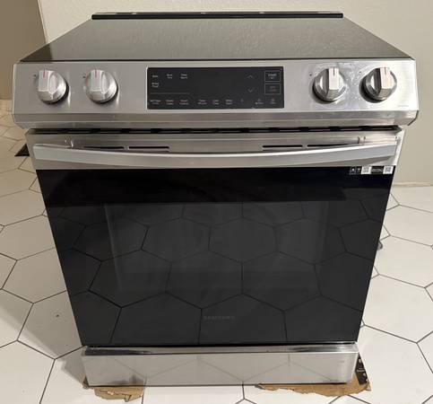 Samsung Bespoke Induction Range / WiFi / 6.3 cu ft 1