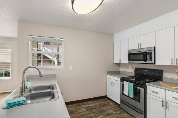 $1,750 / 2br - 1041ft2 - A spacious, 2-bedroom apartment with a open concept kitchen 1041 Sq FT (Clark County)63672582851331123