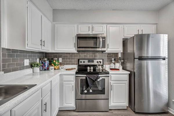 $830 / 1 dormitorio - Tranquilo apartamento de 1 dormitorio con vistas en las colinas de Belmont (belmont)63348459017217122