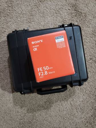 Sony 50mm f/2.8 Macro FE Lens with Ring Light Kit 1