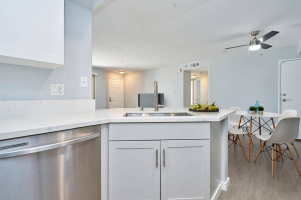 $2,719 / 2br - 1049ft2 - Spacious 2 BR 2.5B Townhome–Modernly Updated ,Bright, &Great Location! (18005 W. Anne's Circle, Los Angeles, CA)63701204456323121