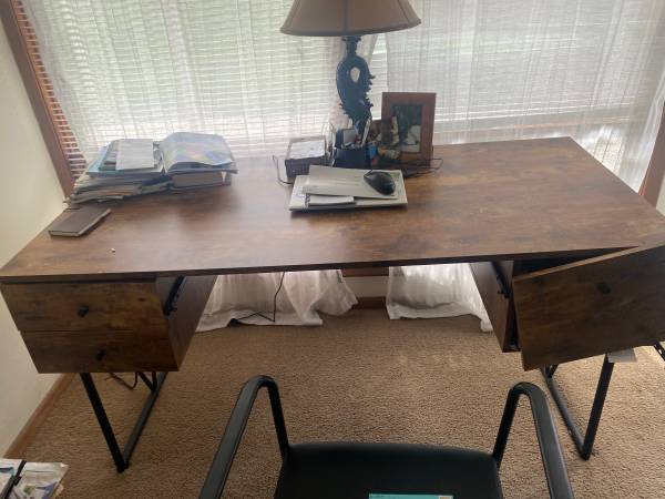 Free desk 1