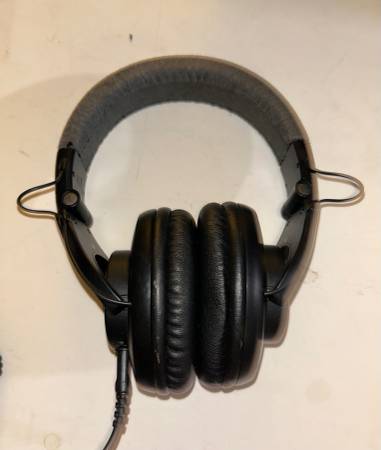 Shure SRH440 Professional Over Ear Black Studio Reference Monitoring Headphones - $40 (San Jose)634714789168651229