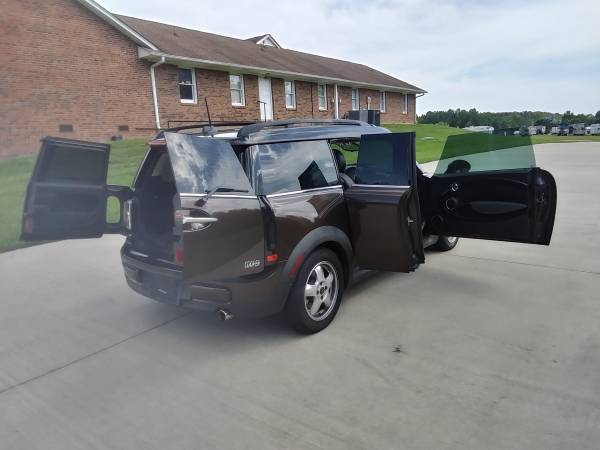 Mini Cooper Clubman 1.6L del 2011 - $4,000 (Clover)63617434674433121