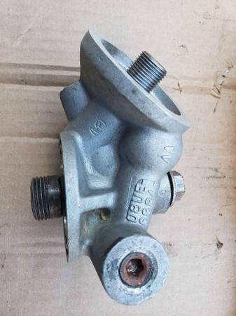 NOS Ford D8UE oil filter cooler adapter 1