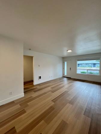 $1.795 / 2 habitaciones - ¡Increíble piso de 2 dormitorios! Estacionamiento asignado, patio, lavadora/secadora y admitimos mascotas! (Milwaukie)63831327761027123