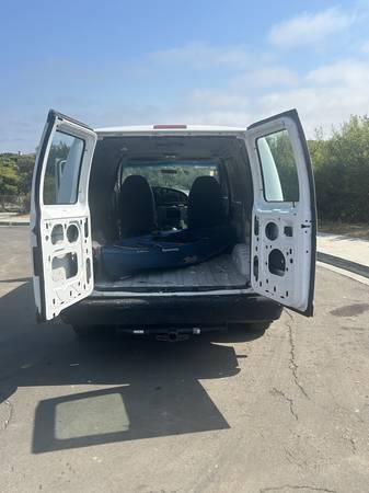 2000 Ford E150 - $3500 (Carlsbad)63440678322307124