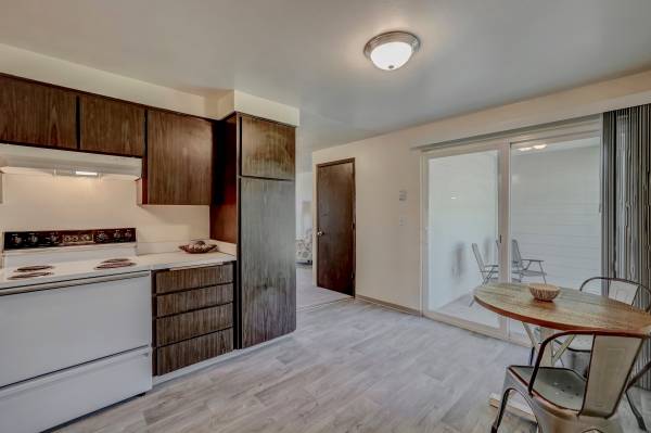 $1,399 / 2br - 880ft2 - Tour Today! Move In Ready 2BR! Reduced Rent Too! (Gateway)63977277485186124