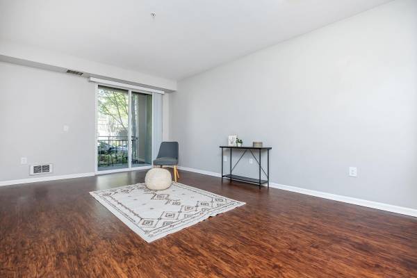 Balcony or Patio, Covered Parking, Breakfast Bar 1