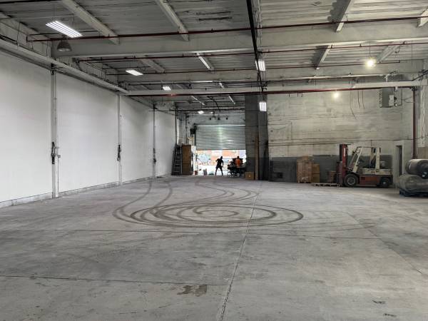$13,500 HUNTS POINT 7000 sq/ft Warehouse / Mechanic for Rent (Hunt’s point)63689699201411122