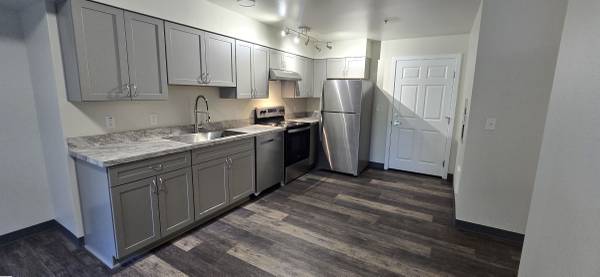 $1,750 / 2br - 792ft2 - Premium 2 Bedroom - Reduced Rent!! (Campus)63373572559873122