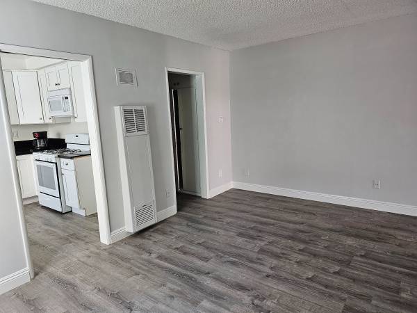 $1,695 / 1br - 700ft2 - Jr 1Bedroom +1 Bath In a great Building (SHERMAN OAKS)63912984175491123