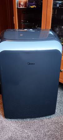 VERY NICE MIDEA 8,000 BTU PORTABLE AIR CONDITIONER 1