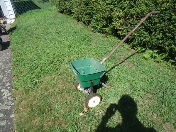 Spreader - $15 (Quincy)63471381361539121
