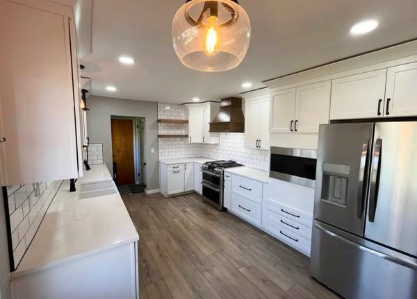 FLOORING INSTALLATION SPECIALISTS | LVP • LAMINATE • TILE • HARDWOOD 1