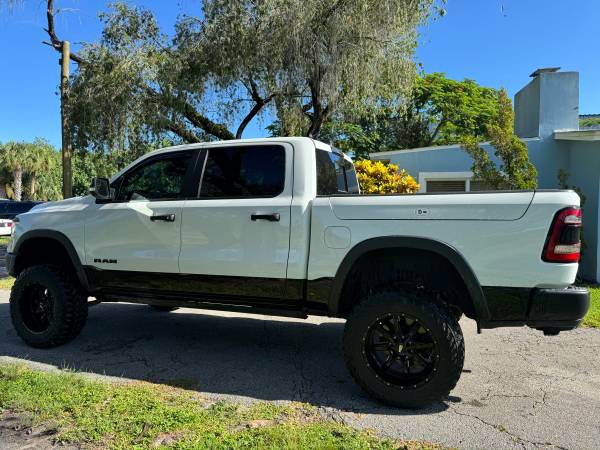 2019 RAM 1500 REBEL 4WD *SOLO 68,000 MILLAS* ELEVACIÓN PERSONALIZADA* SUSPENSIÓN NEUMÁTICA* GARANTÍA - $38,700 (PUERTO ST. LUCIE, FL (772) 212-3005)63469604002179124