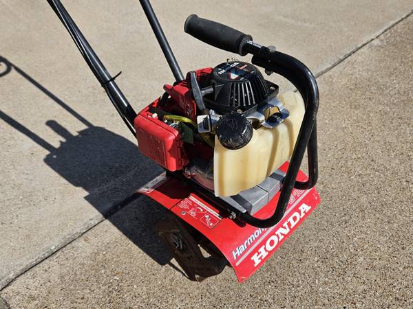 HONDA Harmony FG100 Garden Tiller. 1