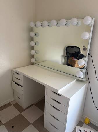 Makeup vanity 1