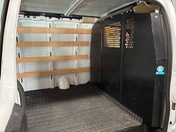 2024 GMC Van - Photo 8