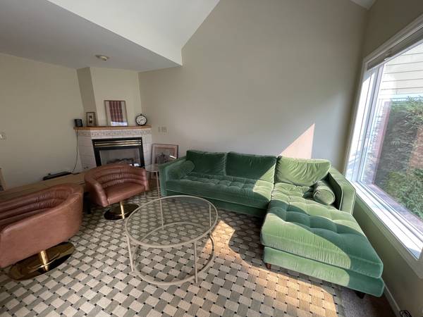 $1,200 / 1br - Bedroom in Charming Riverfront Townhouse! (Missoula)63656975412353122