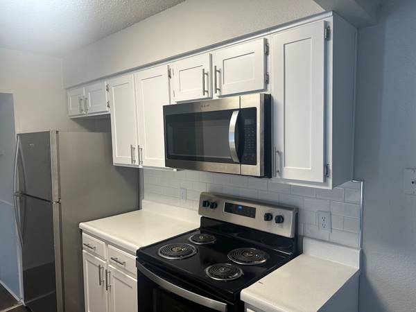 $975 / 2br - 750ft2 - CALL ABOUT OUR SPECIAL NO APPLICATION FEE!! AND 2ND MONTH FREE!! (Tulsa)63981970968067122